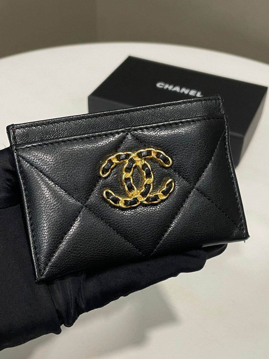 Chanel19QuiltedCCLogoCardHolde