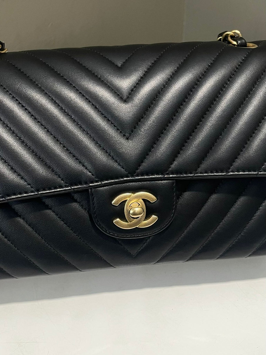 Chanel Classic Chevron Medium Double Flap Black Lambskin – LOVELOTSLUXURY