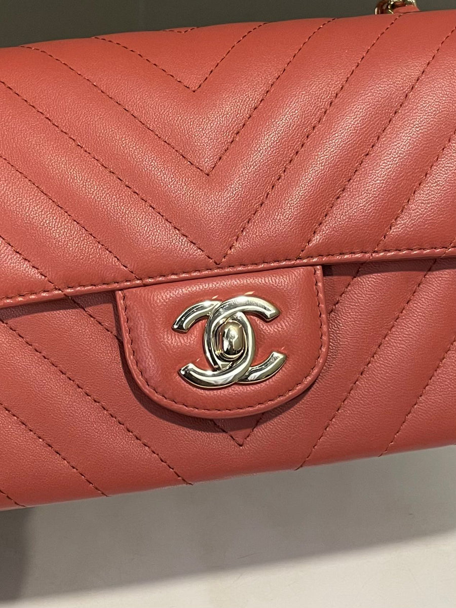 Chanel Classic Chevron Mini Rectangular Brick Lambskin – LOVELOTSLUXURY