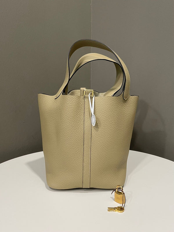Hermes Picotin 22
Trench Clemence
