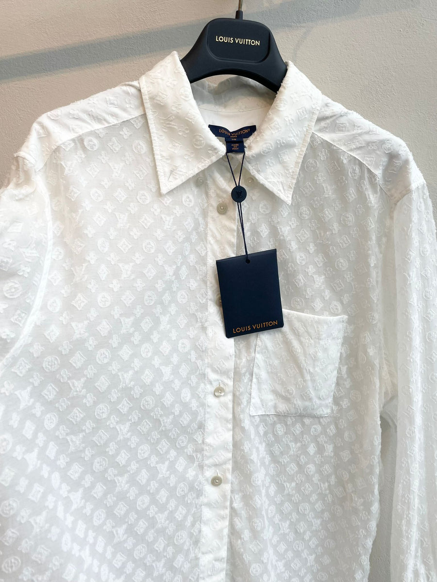 Louis Vuitton Monogram Flowy Shirt White Cotton / Silk – LOVELOTSLUXURY Louis Vuitton Monogram Flowy Shirt White Cotton / Silk – LOVELOTSLUXURY