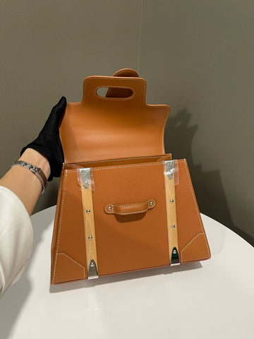 Open image in slideshow, Goyard Saigon Gold Grainy Leather