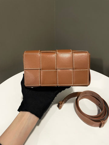 Open image in slideshow, Bottega Veneta Cassette Natural Brown