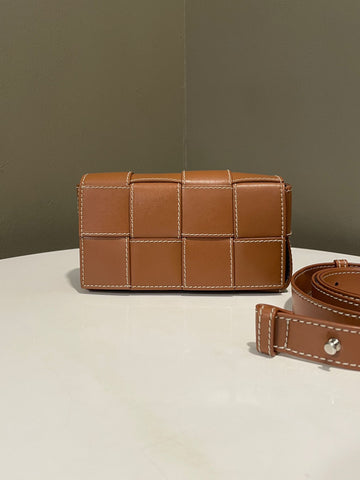 Open image in slideshow, Bottega Veneta Cassette Natural Brown