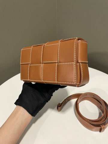 Open image in slideshow, Bottega Veneta Cassette Natural Brown