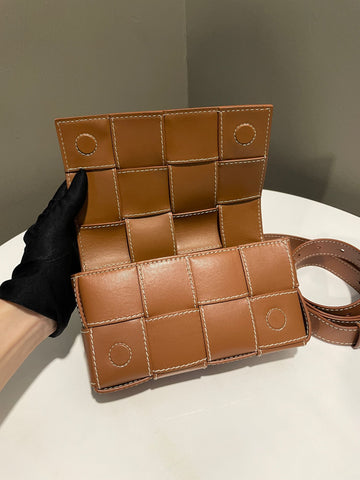Open image in slideshow, Bottega Veneta Cassette Natural Brown