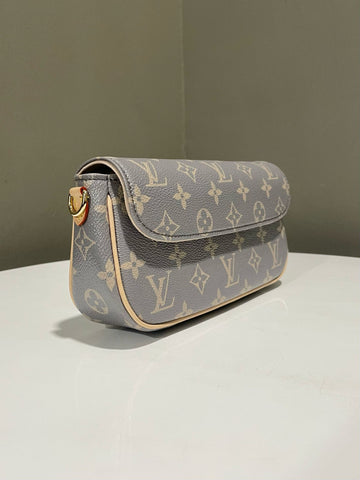 Open image in slideshow, Louis Vuitton Ivy Wallet On Chain Trianon Gray Coated