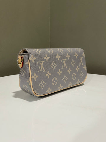 Open image in slideshow, Louis Vuitton Ivy Wallet On Chain Trianon Gray Coated