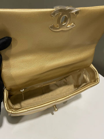 Open image in slideshow, Chanel 19 Flap Bag Golden