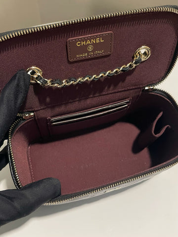 Open image in slideshow, Chanel 21C Quilted Vanity Rectangular Bag Black Caviar