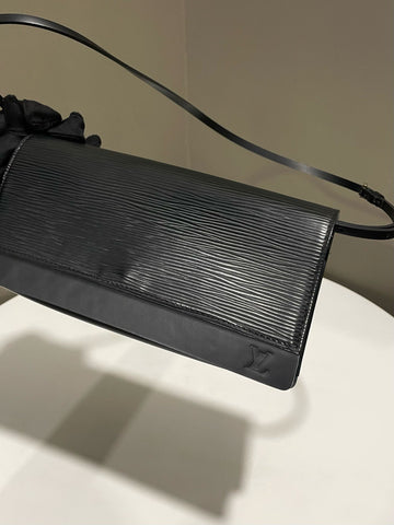 Open image in slideshow, Louis Vuitton Honfleur Clutch Black Epi
