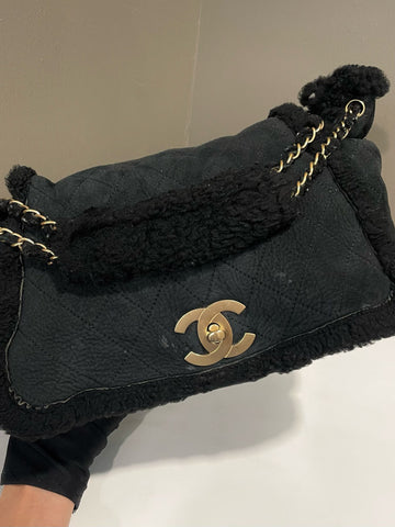 Open image in slideshow, Chanel Shearling Accordion Flap Bag Black Suede