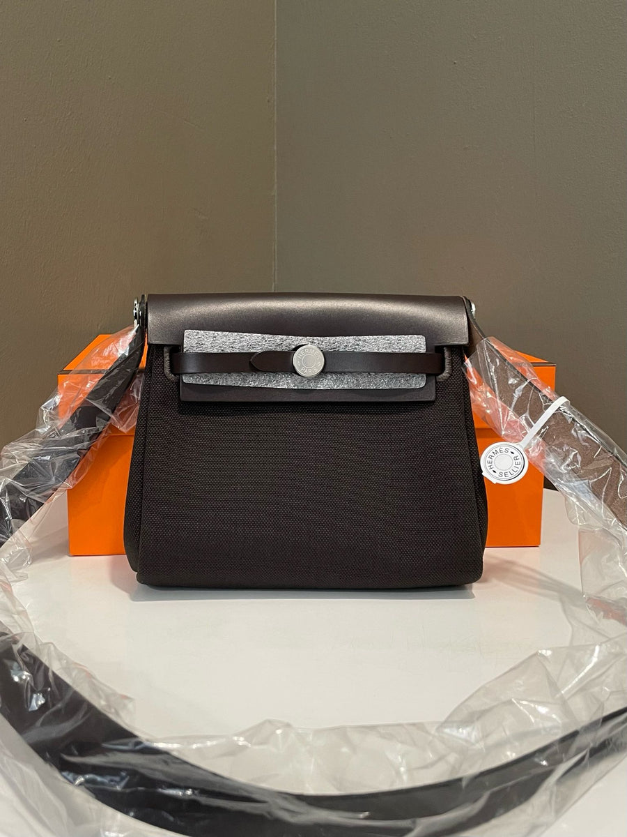 【超希少♡大人気】Herbag Zip 20 ミニ Brand New ( Rank N ) HERMÈS Herbag Zip Mini 20 Fauve (34