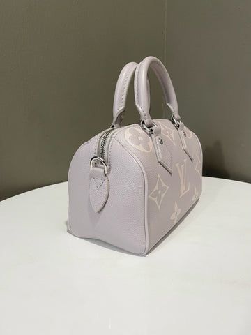 Open image in slideshow, Louis Vuitton Speedy Bandoulière 20 Brume / Quartz Empreinte Leather