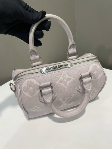 Open image in slideshow, Louis Vuitton Speedy Bandoulière 20 Brume / Quartz Empreinte Leather