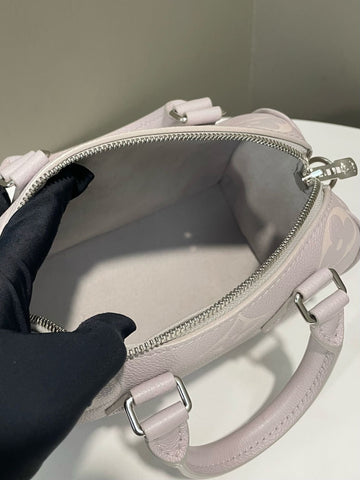 Open image in slideshow, Louis Vuitton Speedy Bandoulière 20 Brume / Quartz Empreinte Leather