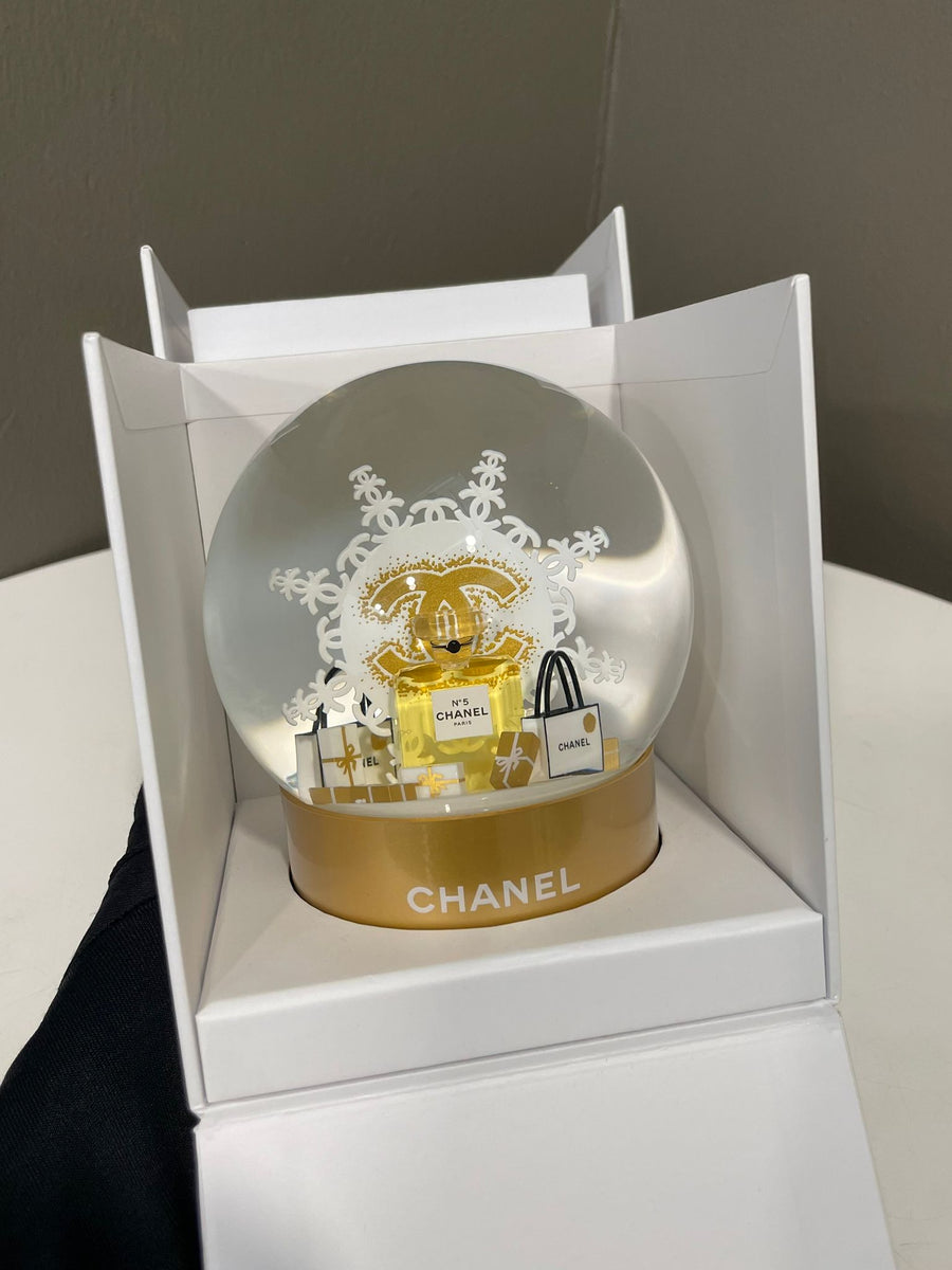 Chanel VIP Christmas Snow Globe Gold/ White – LOVELOTSLUXURY