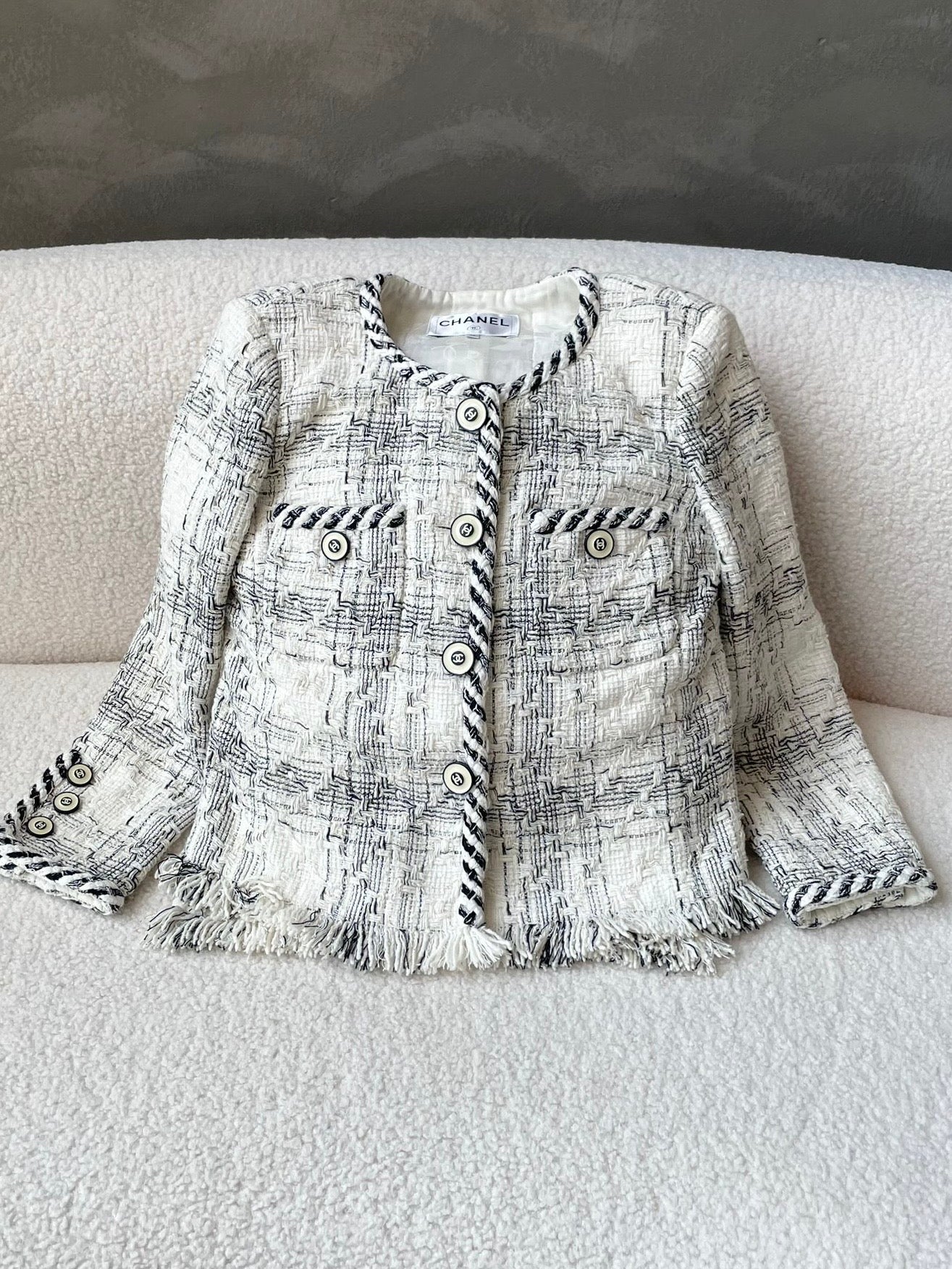 ⊱ℒℯ⊰  ‪‪❤︎‬CHANEL ❤︎ 24P 新品 スカーフ 限定品 CHANEL シャネル スカーフ ホワイト系 シルク 中古 202207CP