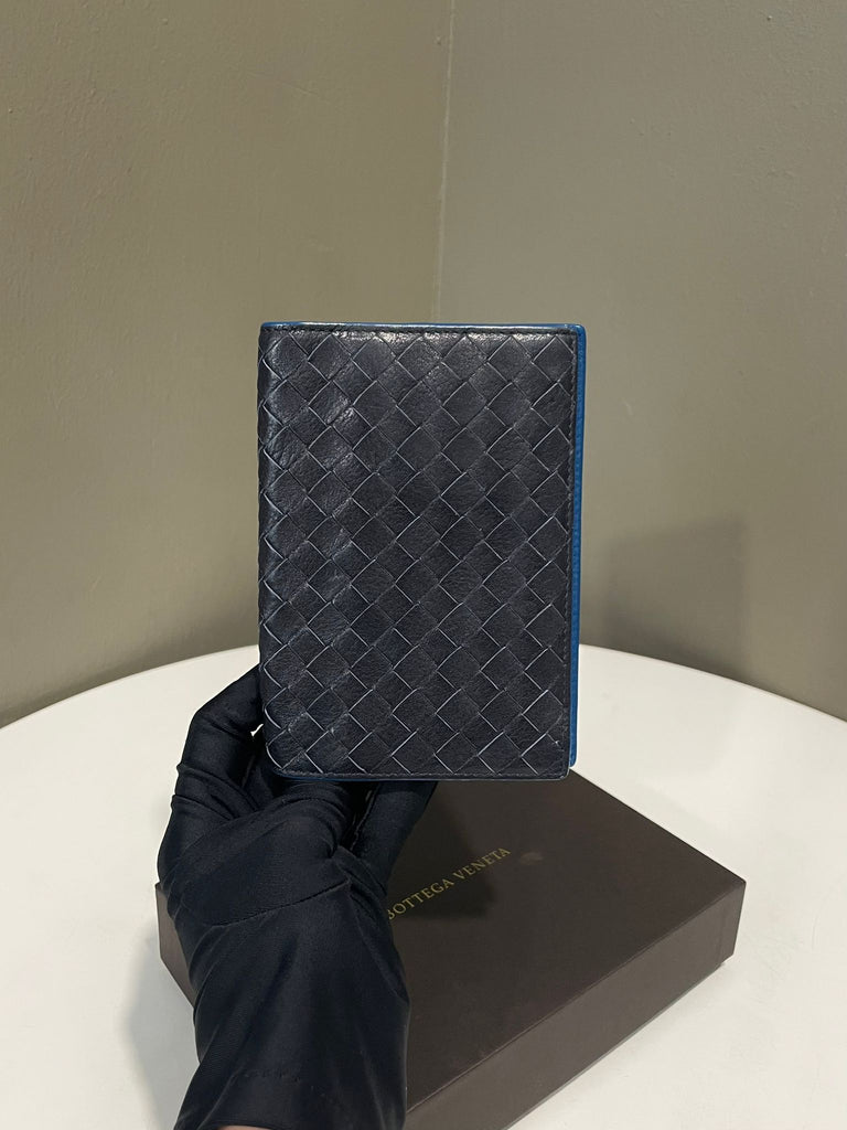 Bottega Veneta Intrecciato Passport Case Black / Blue