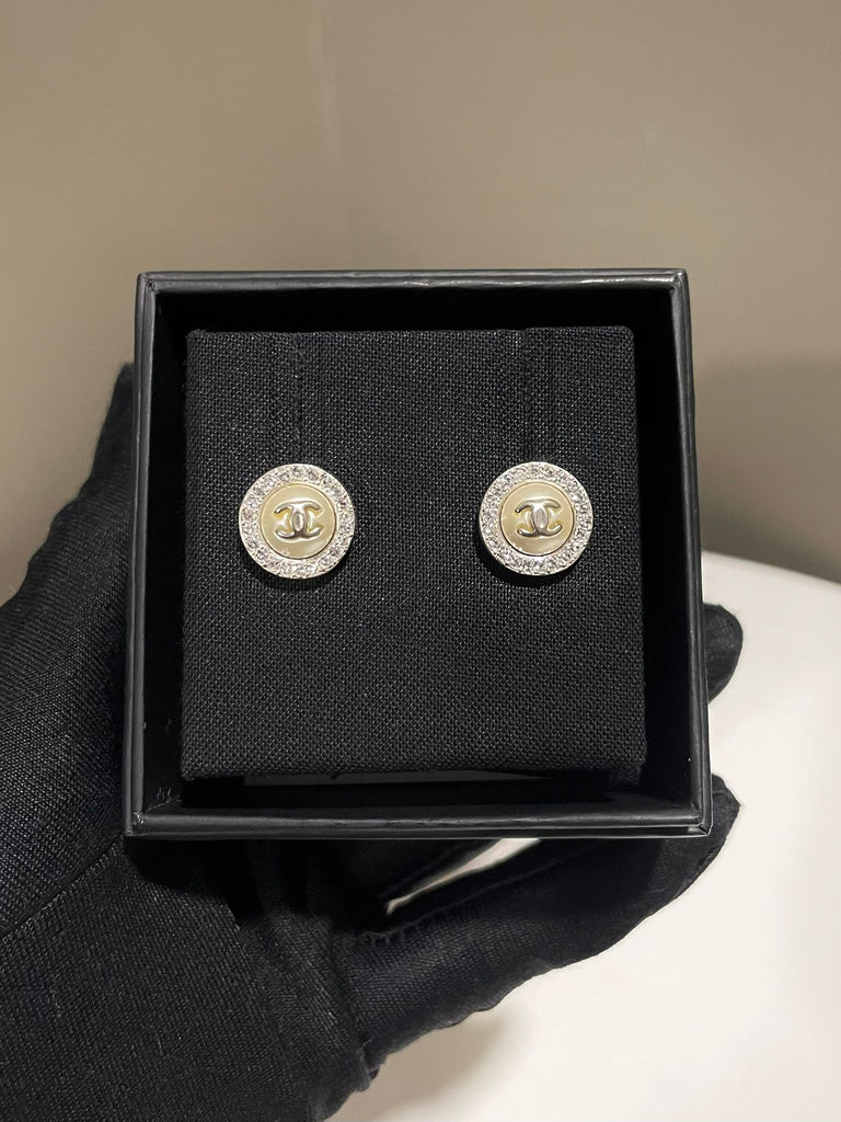 Chanel 18P CC Round Earring Rhinestone / Ivory Glass Pearl