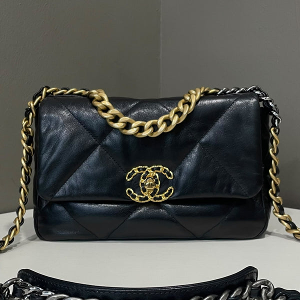 Chanel 19 Flap Bag
Black GHW