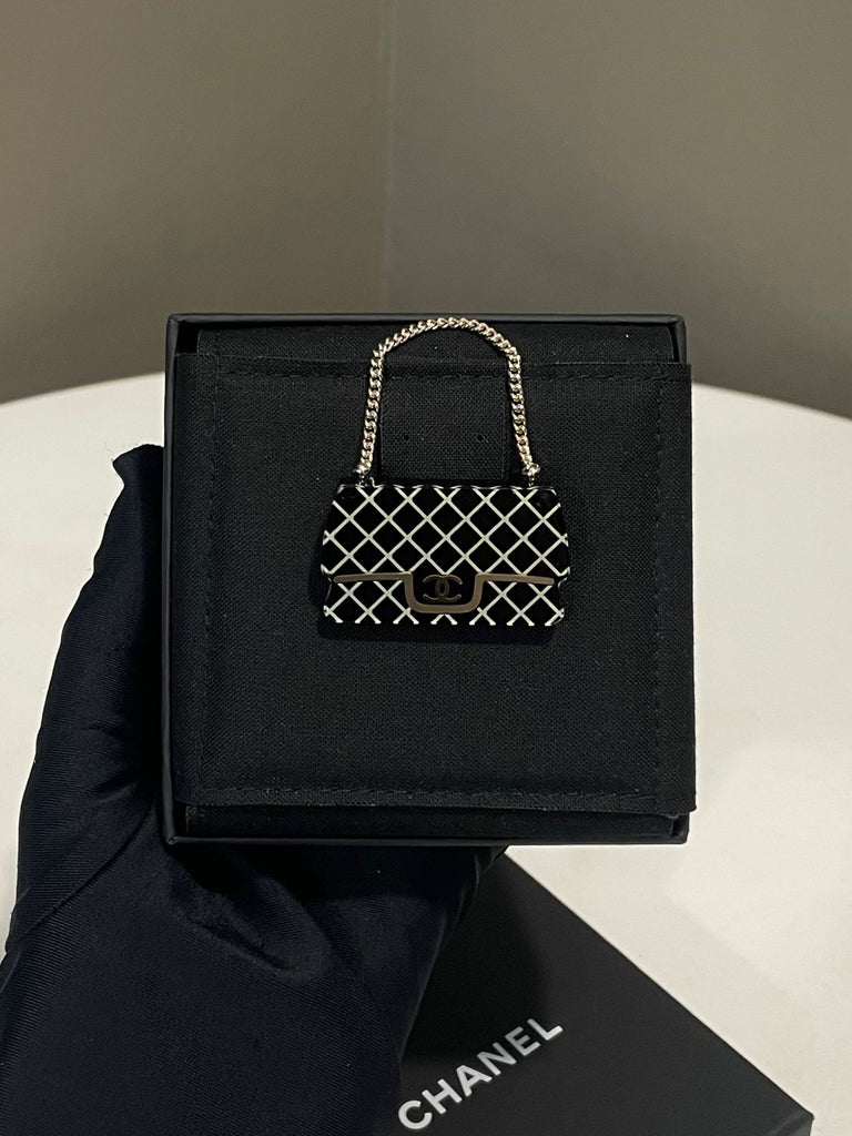 Chanel 19P Cc Flap Bag Brooch Black Gold Resin