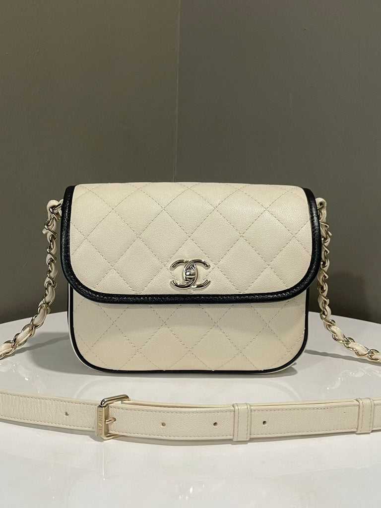 Chanel 21S Messenger Sling Bag Black / Cream