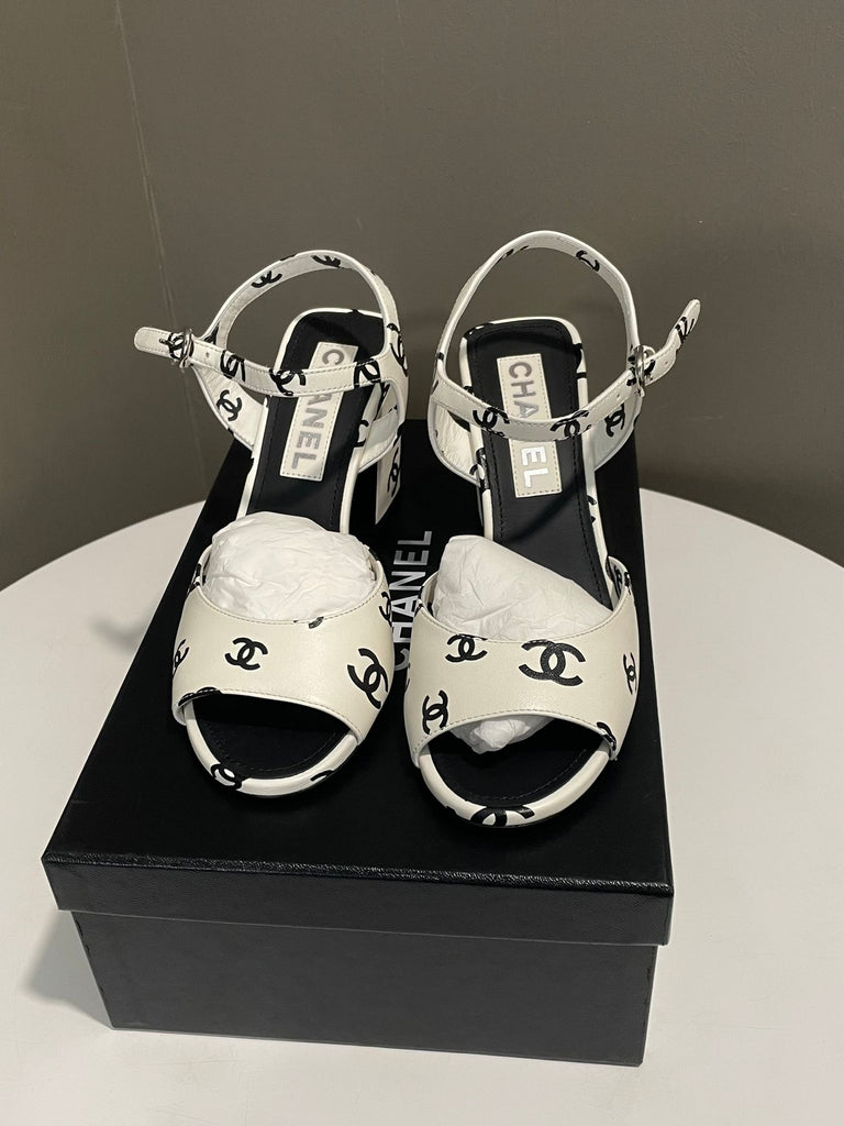Chanel 22S Cc Platform Sandal Black / White Size 37