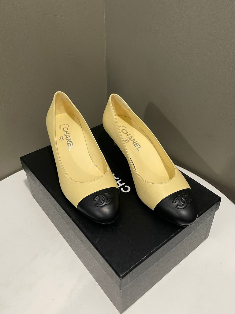 Chanel CC Pearl Pumps Beige Black