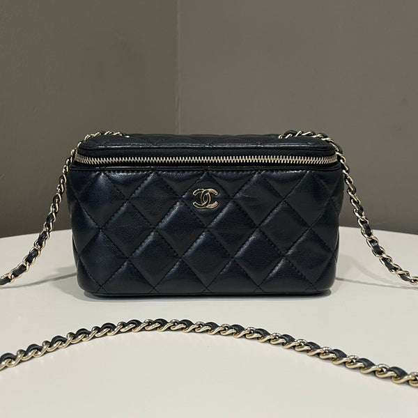 Chanel Quilted Vanity Rectangular
Black Lambskin 
