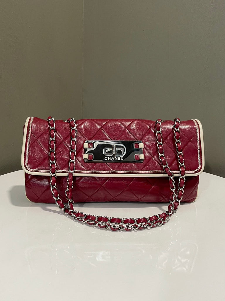 Chanel Quilted East West Flap
Red / Beige 