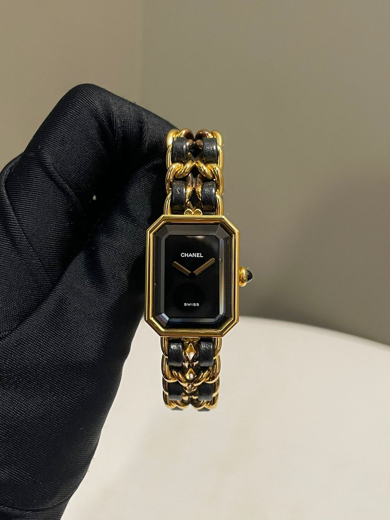 Chanel Vintage Premier Chain Watch
24K Gold Plated Hardware
Size S