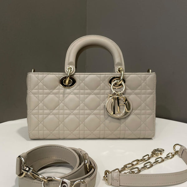 Dior Lady D-Joy
Light Taupe Lambskin