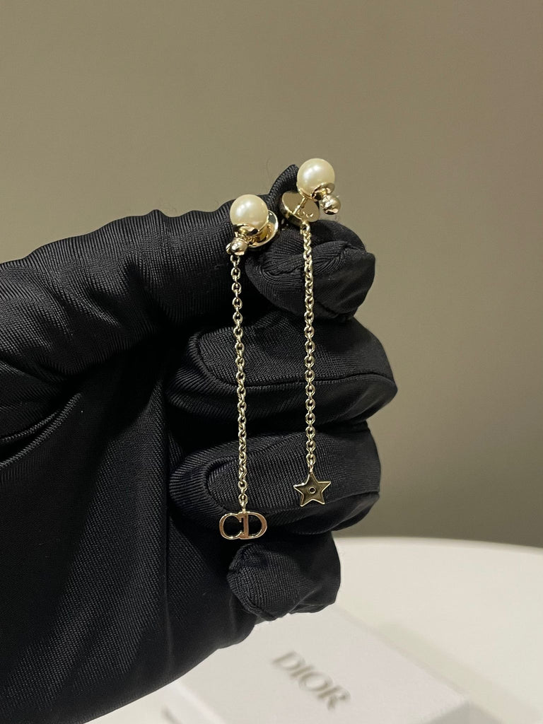 Dior Pearl La Petite Tribale Dangling Earring Ivory Pearl