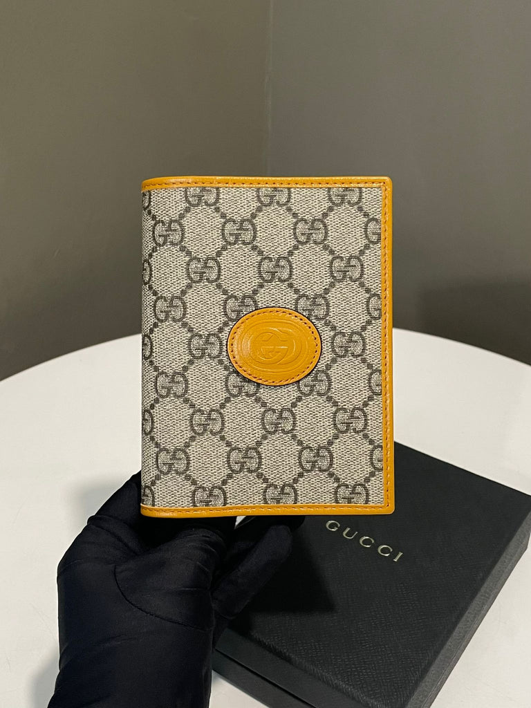 Gucci GG Supreme Passport Holder Yellow / Monogram