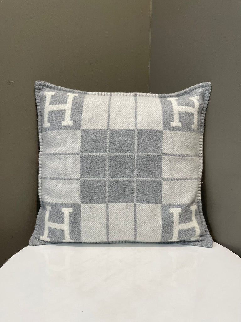 Hermes Avalon III Pillow Écru Gris Clair