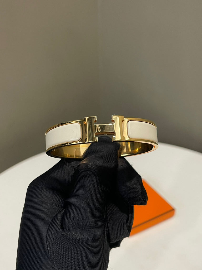 Hermes Clic H Bracelet
Ivory White GHW
Size PM