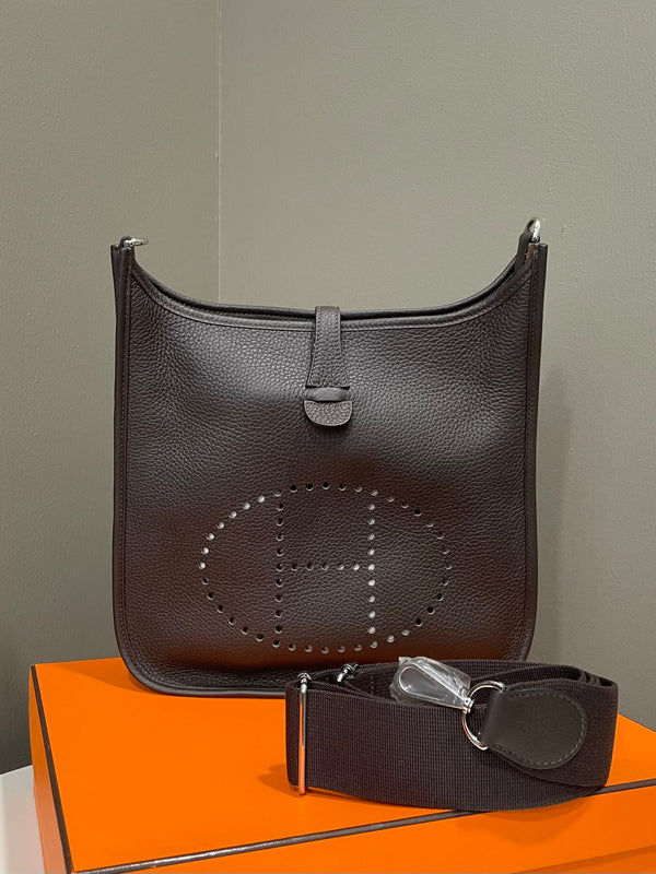 Hermes Evelyne 29 PM
Ebene Clemence 