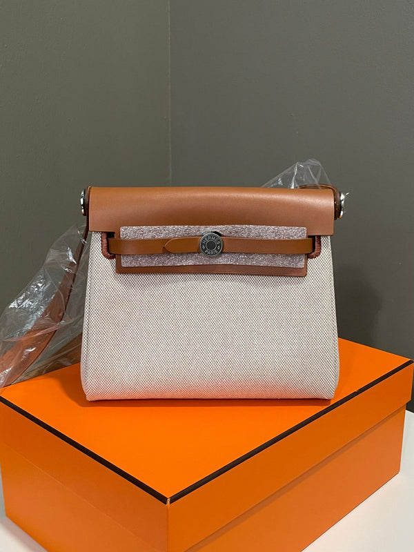 Hermes Herbag Mini 20
Ecru / Beige / Fauve
