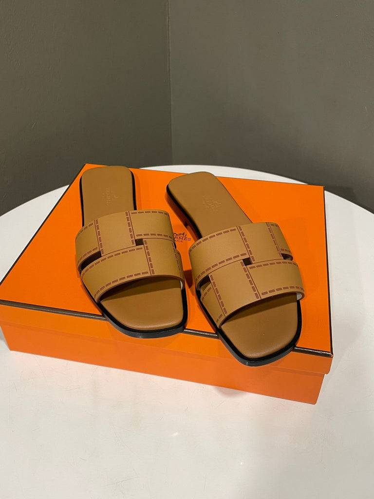 Hermes Idealista Mules
Gold 
Size 37