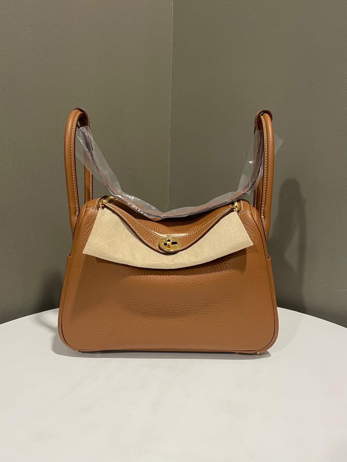 Hermes Lindy 26 Gold Clemence – LOVELOTSLUXURY - Main Image