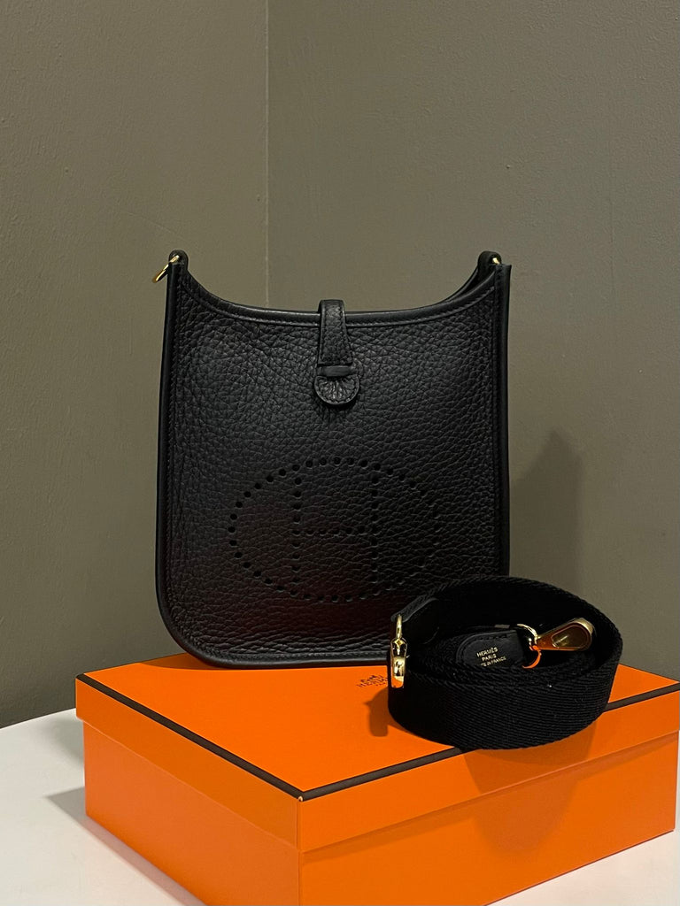 Hermes Mini Evelyn
Black Clemence