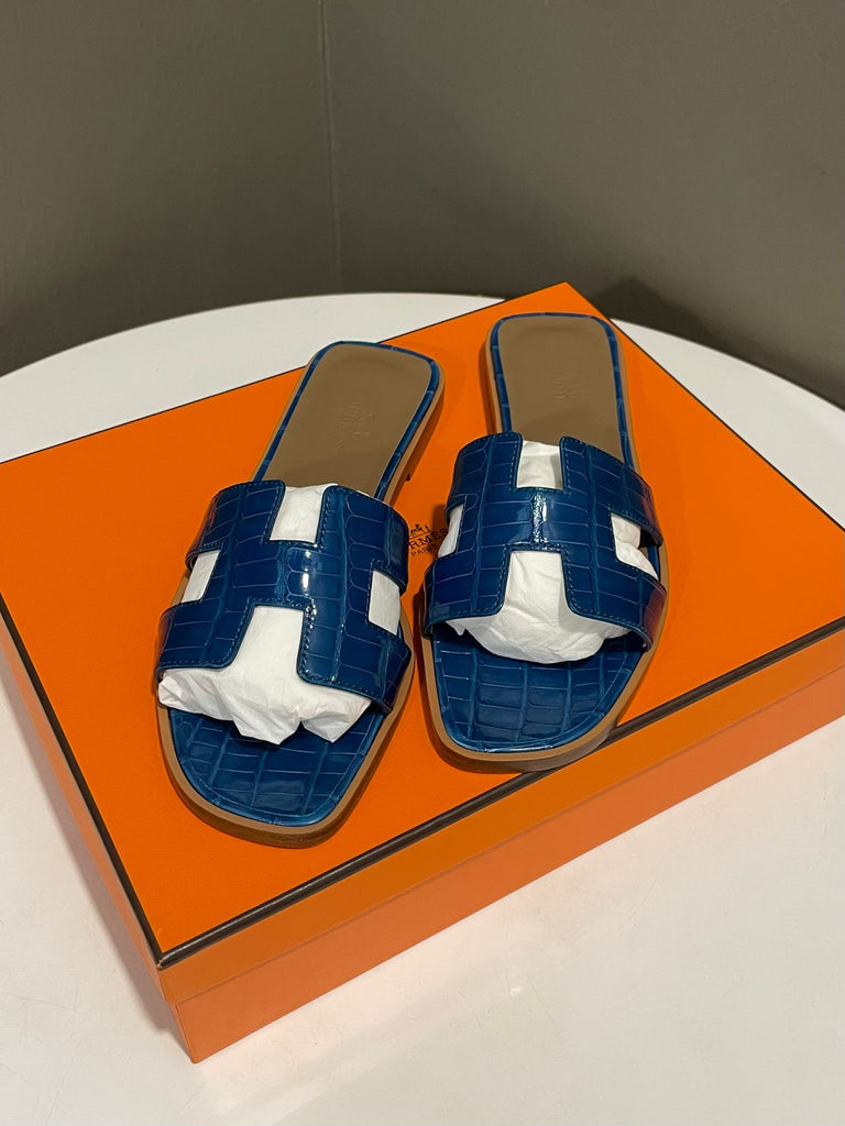 Hermes Oran Sandal 
Blue Alligator 