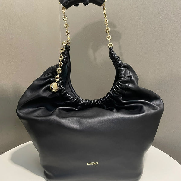 Loewe Squeeze Bag
Black Mellow Nappa Lambskin