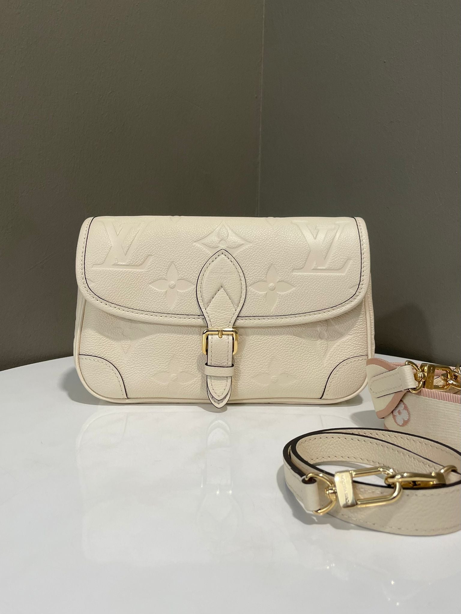 エレガントで大人カワイイ♡Louis Vuitton★サンダル LV シャーク サンダル ｜ルイ・ヴィトン 公式サイト - 1ADGMD
