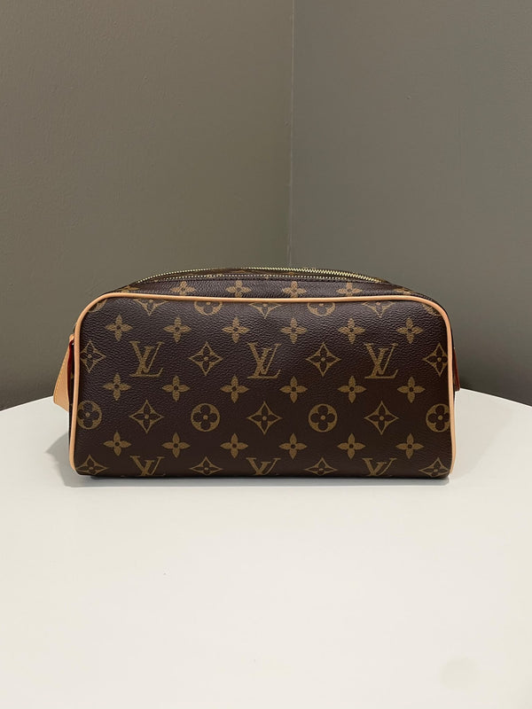 Louis Vuitton Dopp Kit Pouch
Monogram GHW