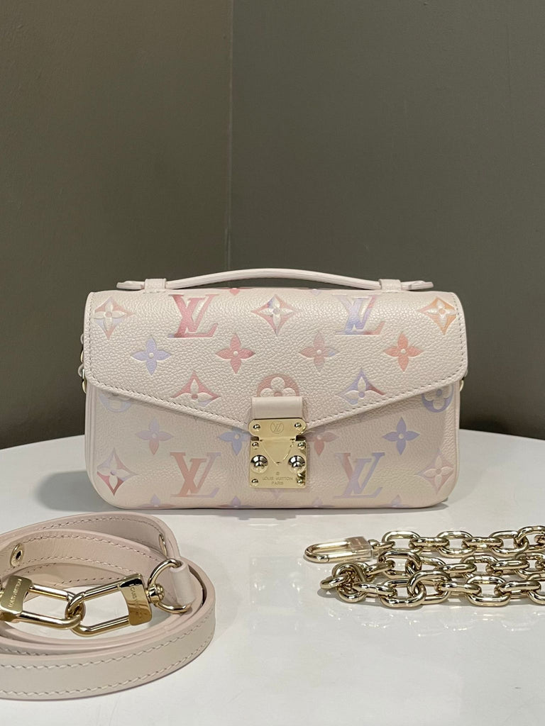 Louis Vuitton Pochette Métis East West
Gradient Watercolor Monogram Empreinte 