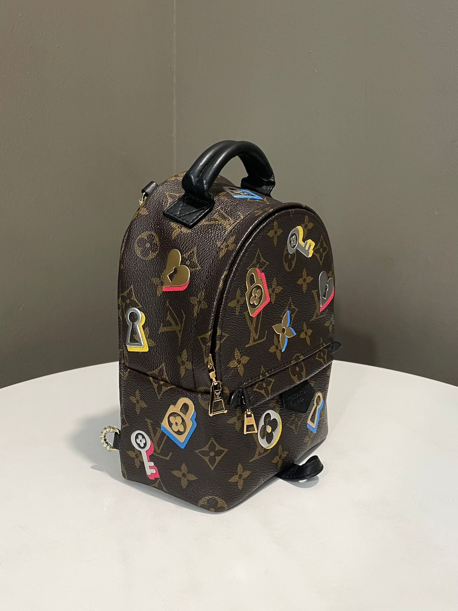 louis vuitton backpack lock Louis Vuitton Love Lock Palm Spring Mini Backpack Classic Monogram – LOVELOTSLUXURY