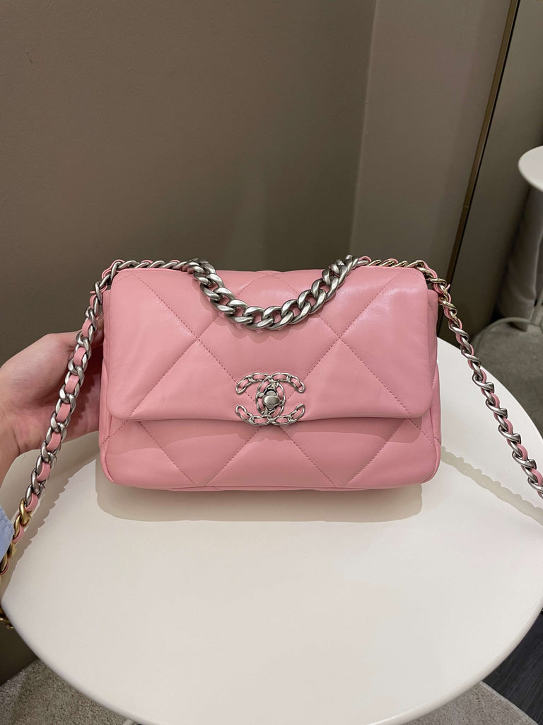 Shop CHANEL 2022-23FW Calfskin Street Style Handbags (AS3980 B13248 NP361)  by RRU_BM_LEH