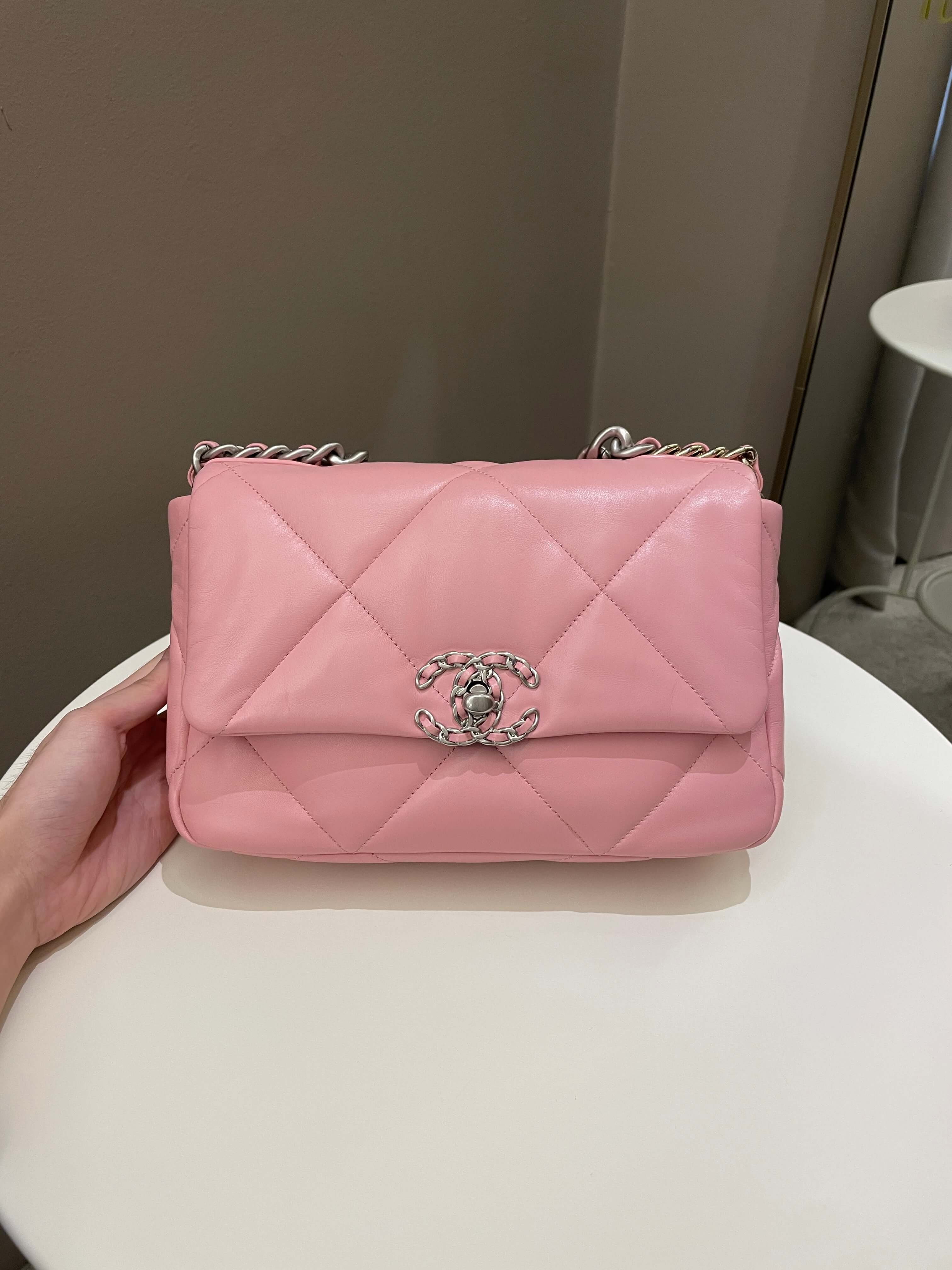 Chanel 19 Flap Bag Pink Lambskin – ＬＯＶＥＬＯＴＳＬＵＸＵＲＹ